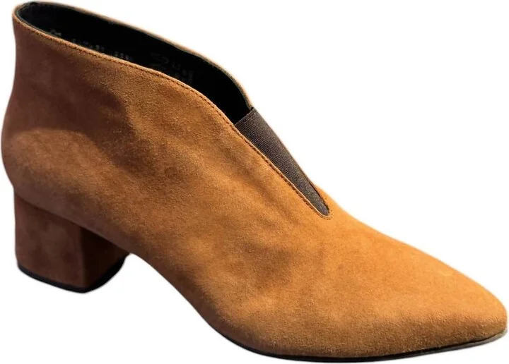 Women's Classy Boots In Tan