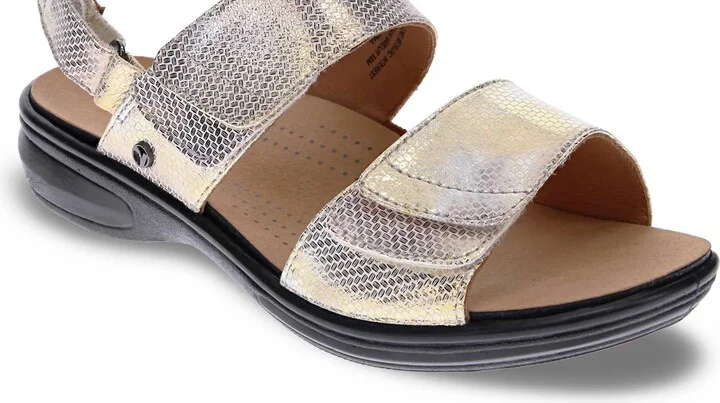 Women's Como Adjustable Sandal In Metallic