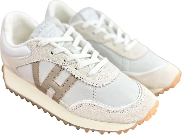 Women's Cosmic 15 Sneaker In White Pebbled/taupe