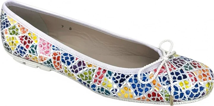 Women's Country Ballet Flats In White/multi