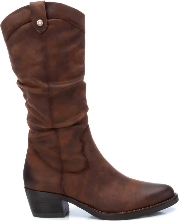 Women's Cowboy Boots In Camel