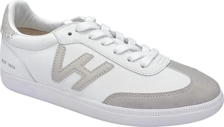 Women's Crisp 3 Sneaker In White/nude