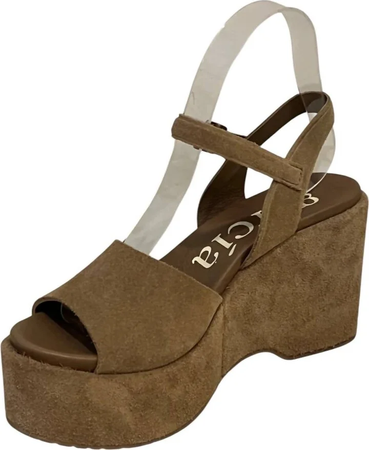 Women's Danila Old Hollywood Wedge In Fango Castoro