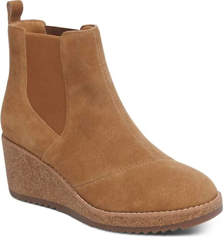 Women's Dawn Wedge Chelsea Boot In Honey