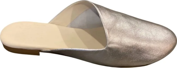 Women's Dove Mule In Silver