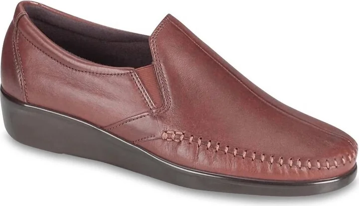 Women's Dream Slip On Loafer - Wide In Brown