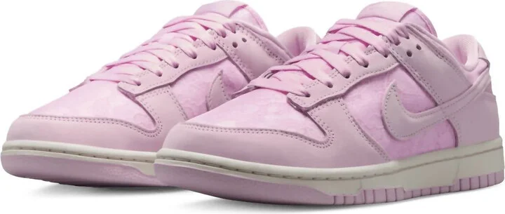 Women's Dunk Low Shoes In Pink Lace