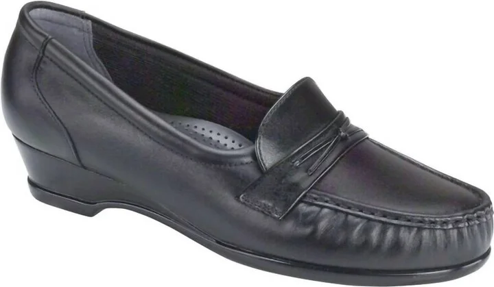 Women's Easier Slip On Loafer - Wide In Black