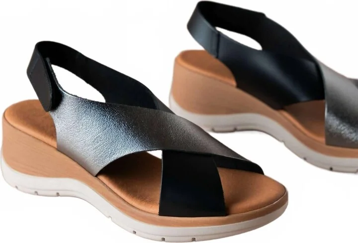 Women's Elena Sandal In Black/pewter
