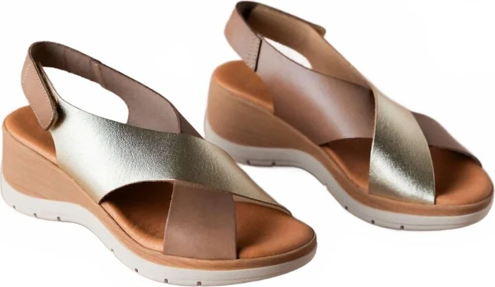 Women's Elena Sandal In Tan/gold Combo