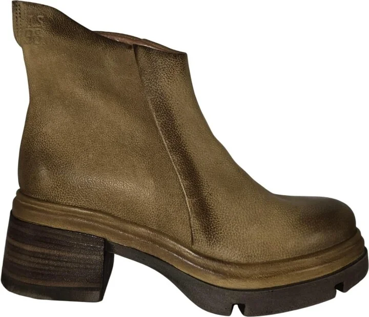 Women's Ensley Boots In Dino Wheat