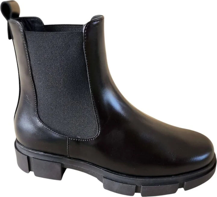 Women's Erika Flat Chelsea Boots In Black