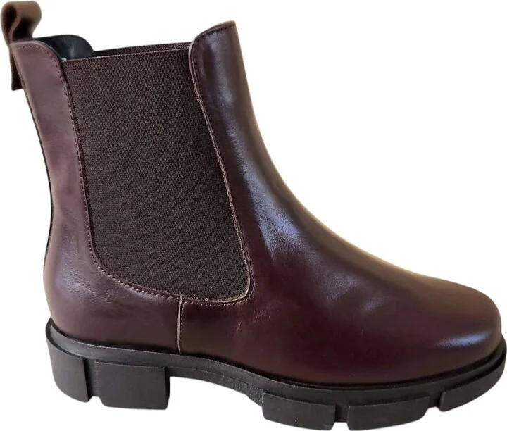 Women's Erika Flat Chelsea Boots In Brown