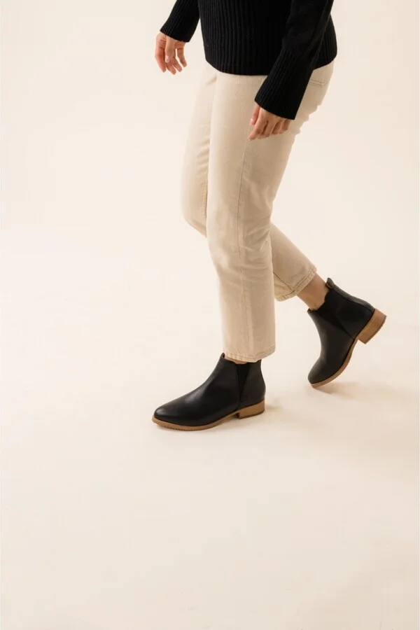Women's Eva Everyday Chelsea Boot - Image 5