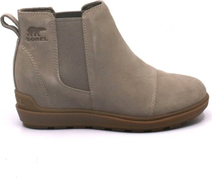 Women's Evie Ii Chelsea Omega Boots In Taupe/gum