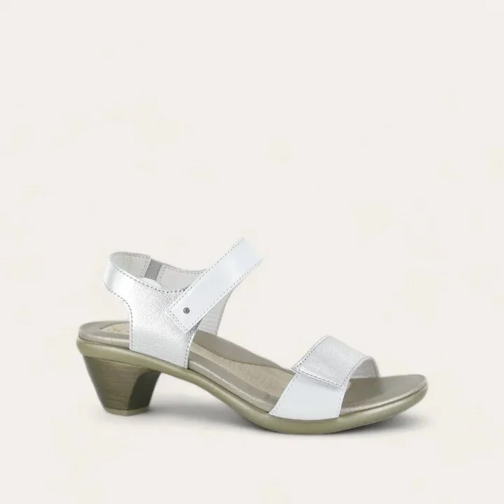 Women's Extant Heel Sandals - Medium In Soft Silver/pearl White