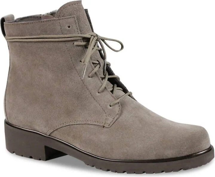 Women's Finnley Boot In Taupe Suede
