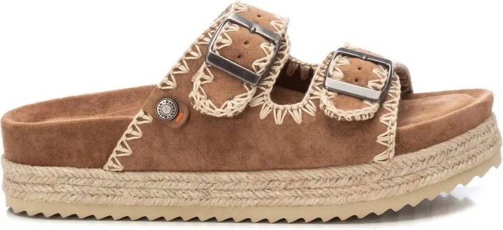 Women's Flat Sandals In Camel
