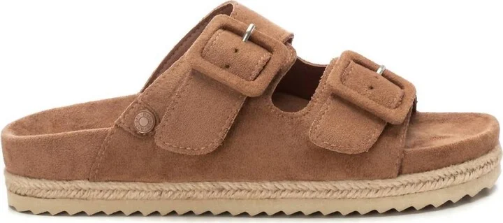 Women's Flat Sandals In Camel
