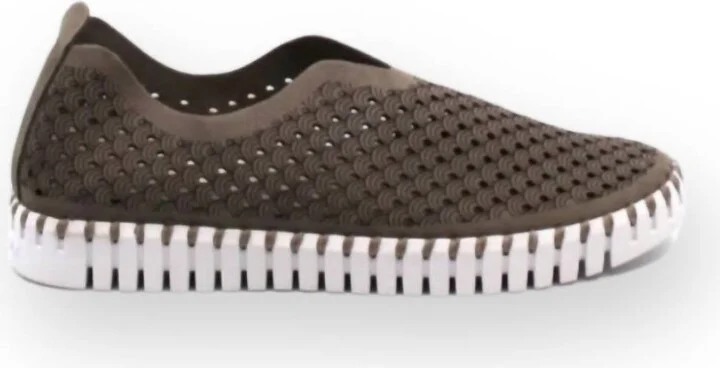 Women's Flats Falcon Shoe In Brown