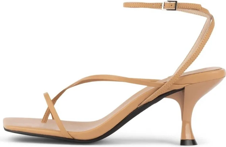Women's Fluxx Strappy Sandal In Bisque