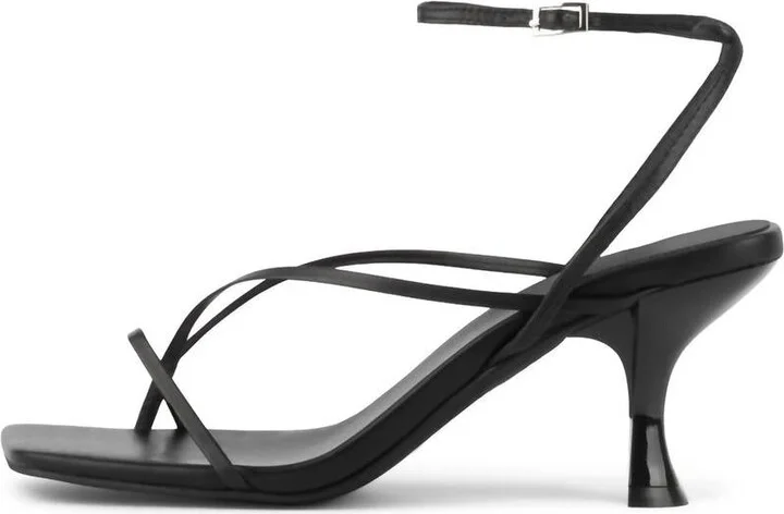 Women's Fluxx Strappy Sandals In Black