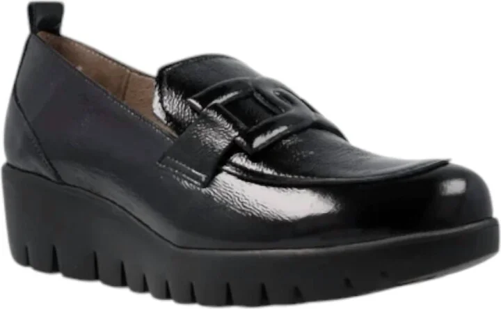 Women's Fly Rings Moccasins Shoes In Black Patent