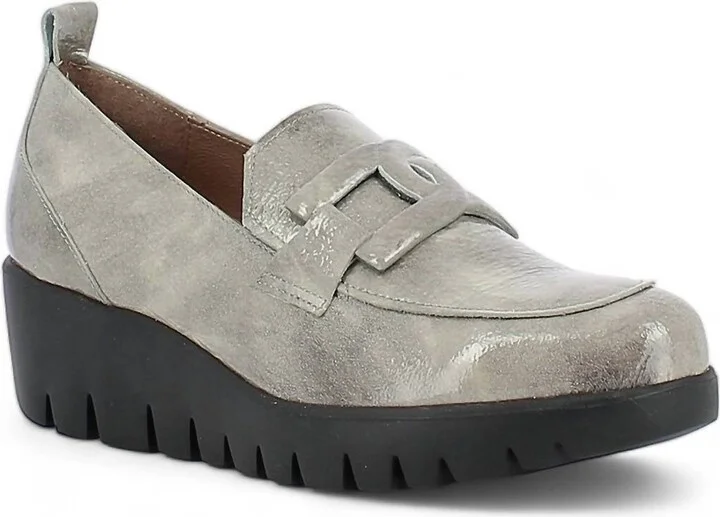 Women's Fly Rings Moccasins Shoes In Iris Gris (Light Grey Patent)