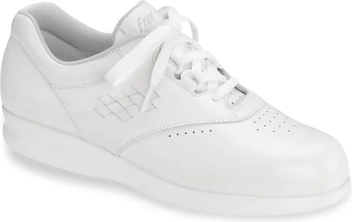 Women's Free Time Walking Shoe - Medium In White