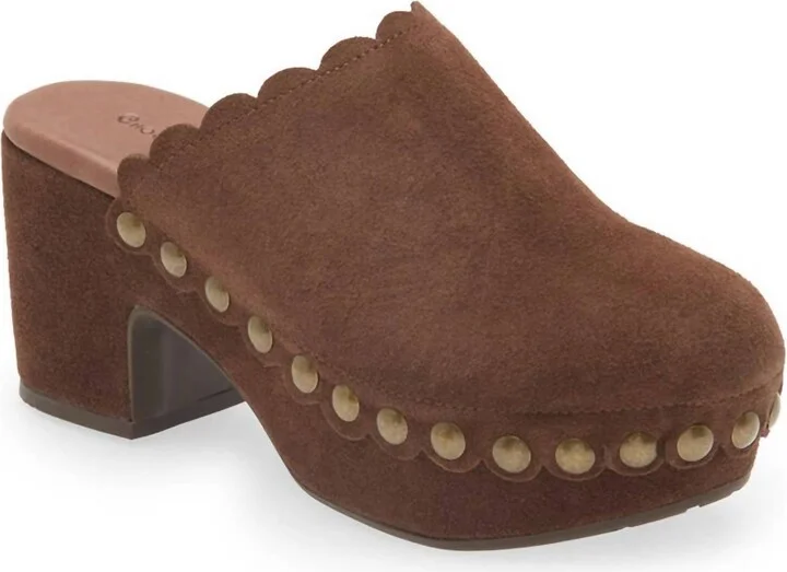 Women's Gemini Scalloped Clog In Chocolate Suede