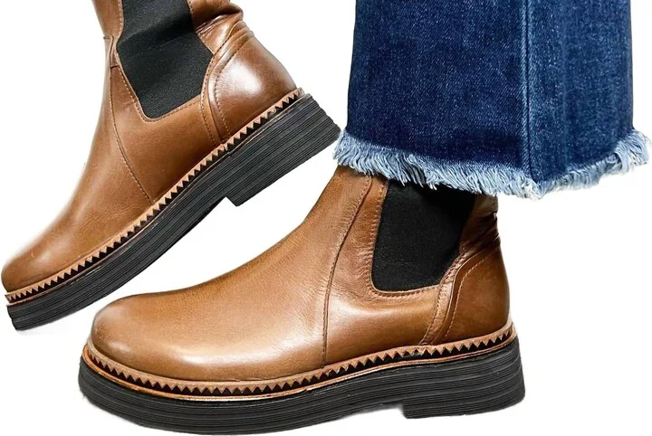 Women's Gizelle Boot In Taupe