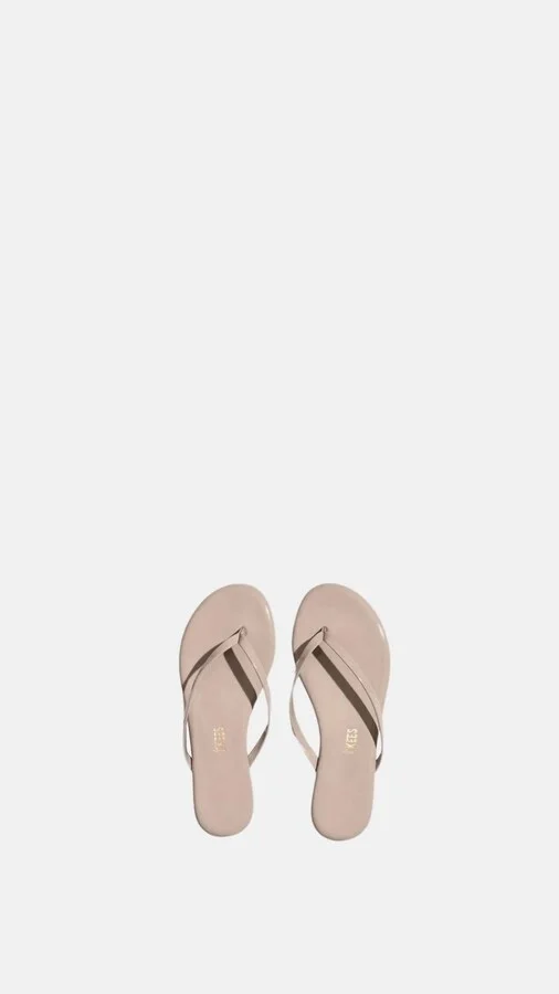 Women's Glosses Patent Sandal In Custard