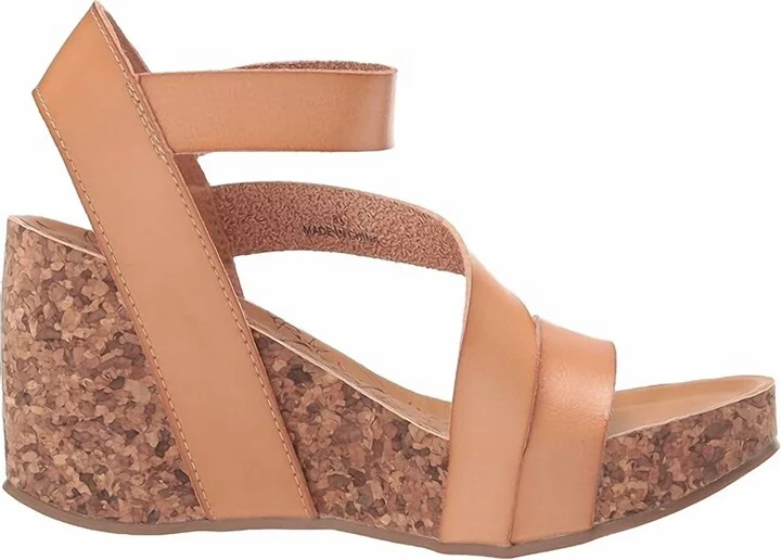 Women's Hapuku Wedge Sandal In Beige Nude Dyecut