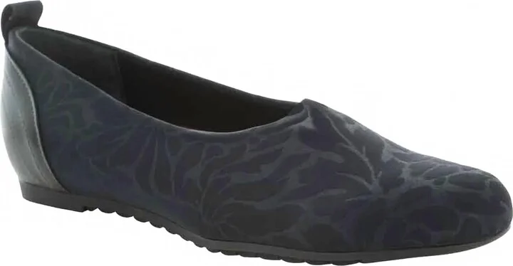 Women's Iriana Flats In Black