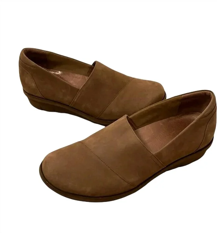 Women's Julia Nubuck Loafer In Walnut