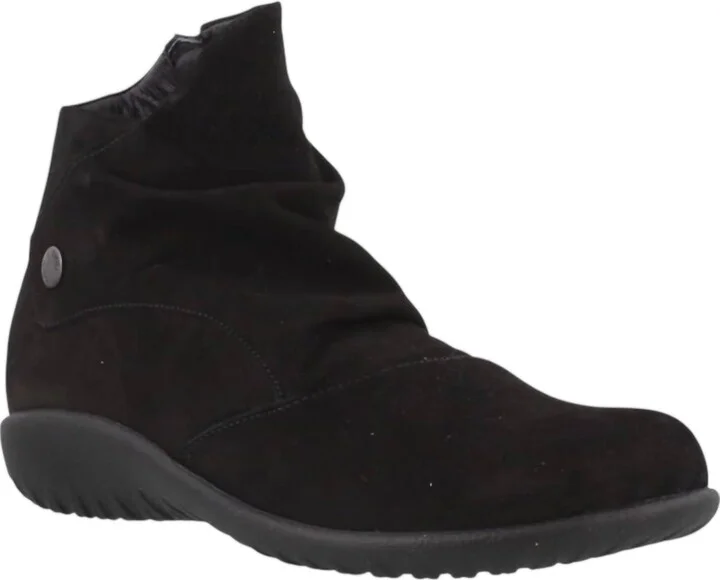 Women's Kahika Boots In Black Velvet
