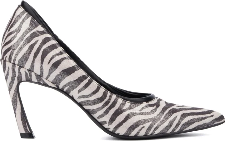 Women's Kailynn- Pointy Textured Pump Heels - Image 9