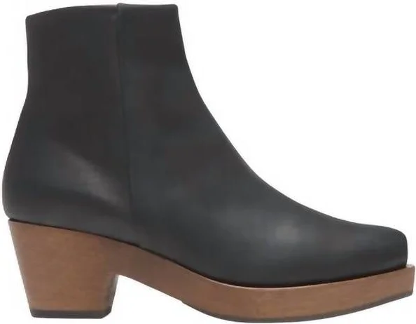Women's Keep Shearling Clog Boots In Black