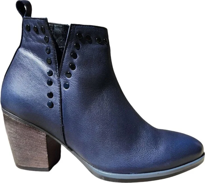 Women's Keyah Booties In Navy