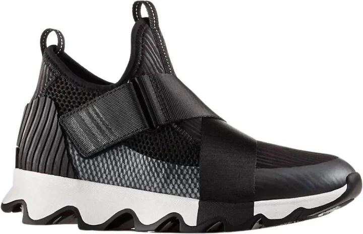 Women's Kinetic Sneaker In Black,white