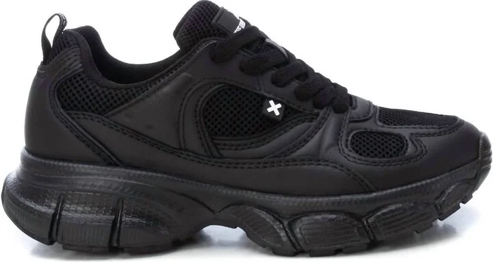 Women's Lace Closure Sneakers In Black