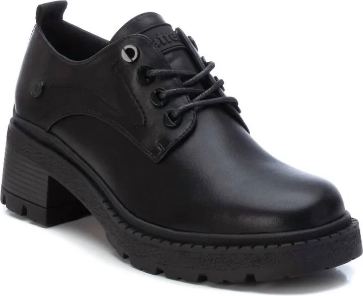 Women's Lace-Up Oxfords In Black