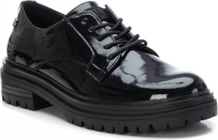 Women's Lace-Up Oxfords In Black