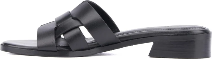 Women's Lacy Flat Sandal - Image 5