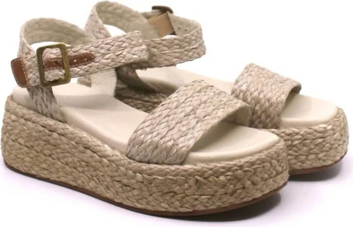 Women's Lacy Sandal In Smoke