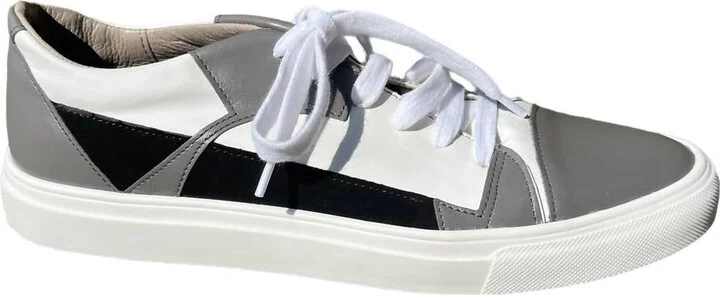 Women's Lia Sneaker In White