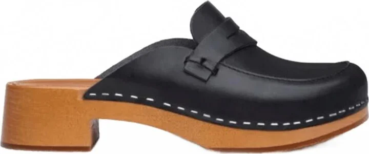 Women's Loafer Clog In Black