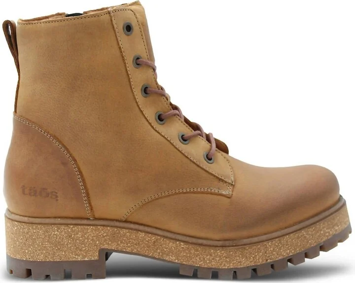 Women's Main Street Flat Boots In Beige