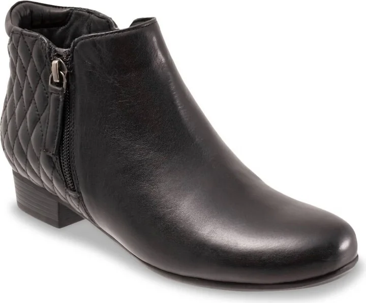 Women's Major Ankle Boot - Ww Width In Black Quilted
