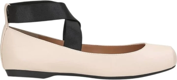 Women's Mandalaye Flat Shoes - Medium In Chalk